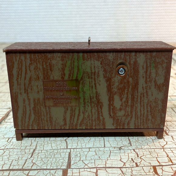 Hallmark Keepsake, The Beverly Hillbillies Christmas ornament - Picture 4 of 7